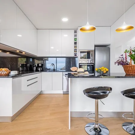 Stunning View Set In Nature - Recanto Of The Sea