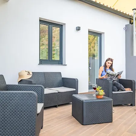 Stunning View Set In Nature - Recanto Of The Sea Vakantiehuis *