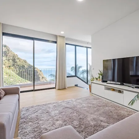 Vakantiehuis Stunning View Set In Nature - Recanto Of The Sea *