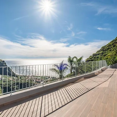 Vakantiehuis Stunning View Set In Nature - Recanto Of The Sea