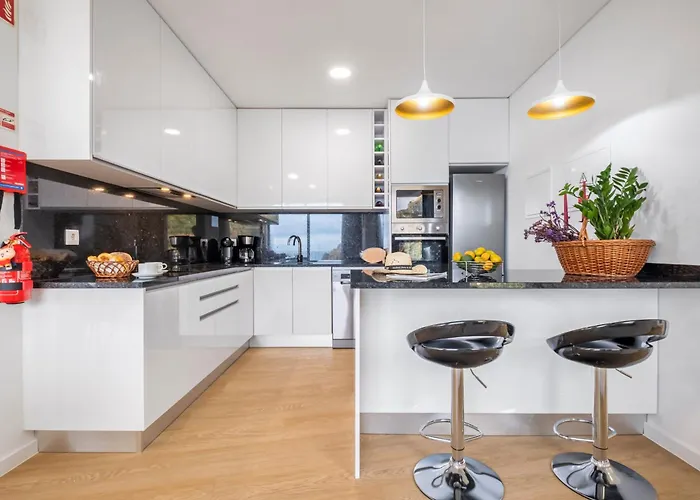 Stunning View Set In Nature - Recanto Of The Sea