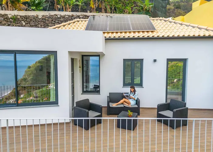 Stunning View Set In Nature - Recanto Of The Sea *