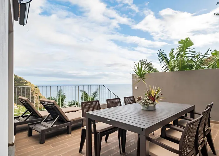 Stunning View Set In Nature - Recanto Of The Sea