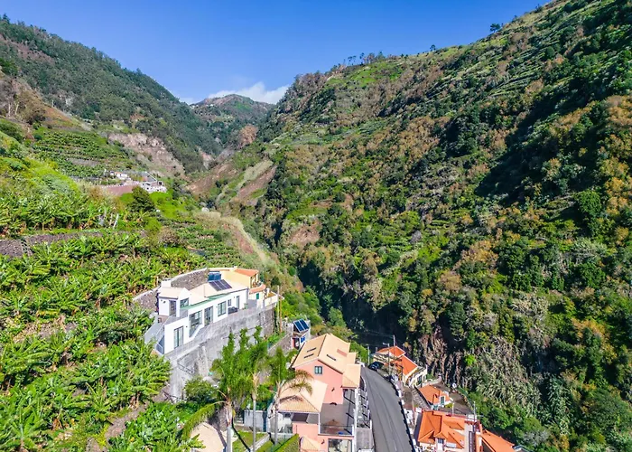 Stunning View Set In Nature - Recanto Of The Sea *